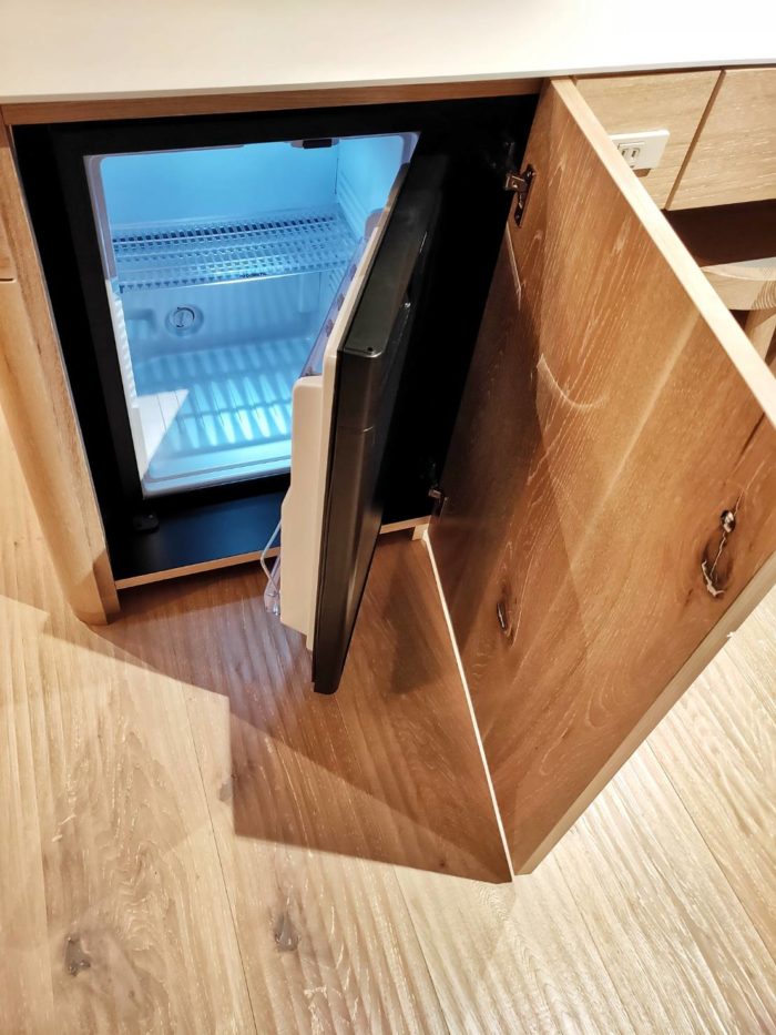 洗面左下冷蔵庫
