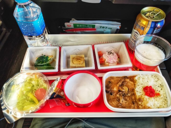 「RED　U-35」料理人監修機内食の中身