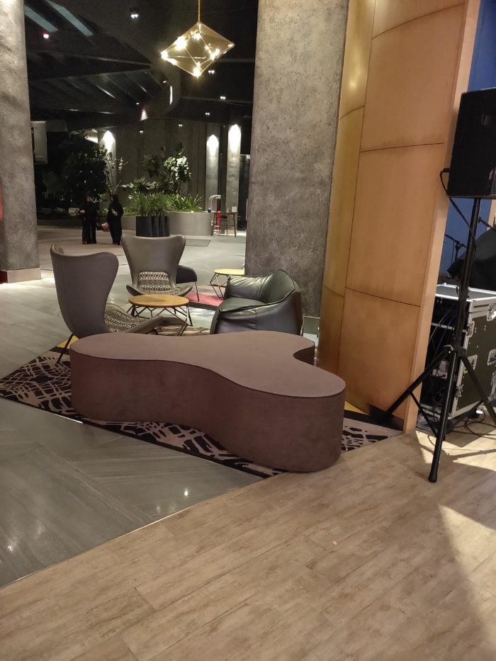 アロフトのロビーの様子