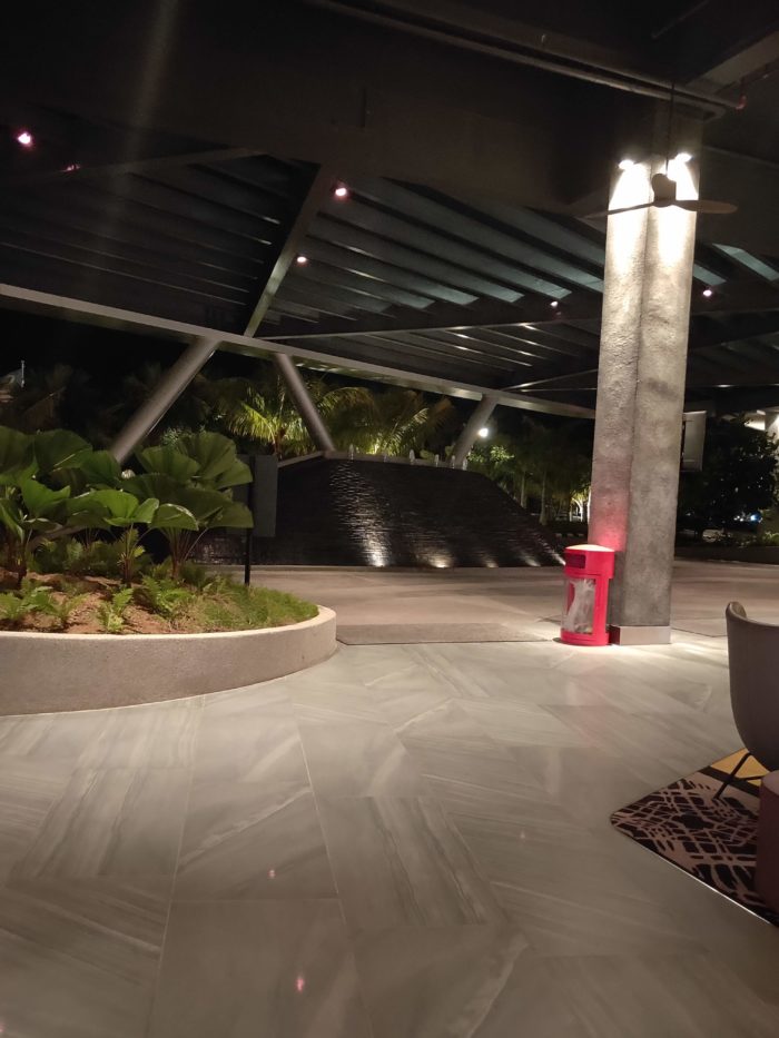 アロフトのロビーの様子