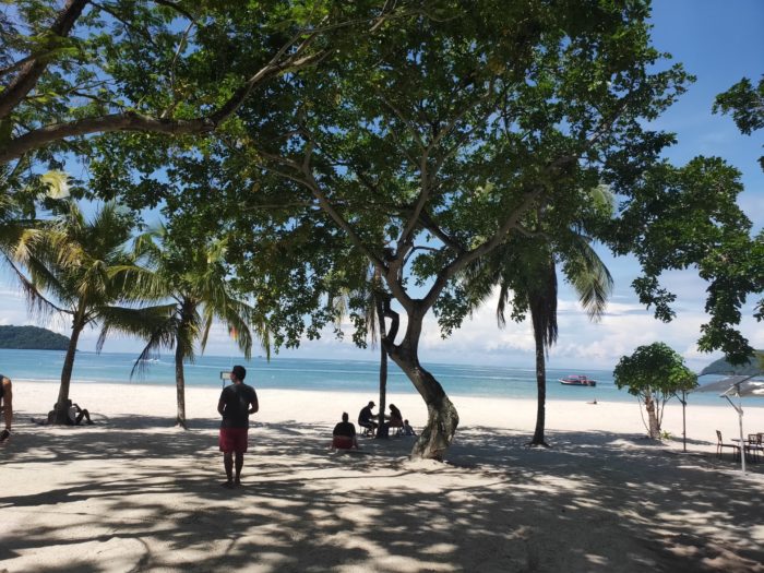 ランカウイ島で有名なパブリックビーチ　チェナンビーチ