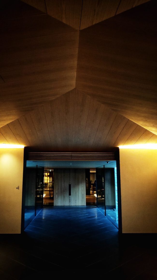 エントランスを潜り抜けると