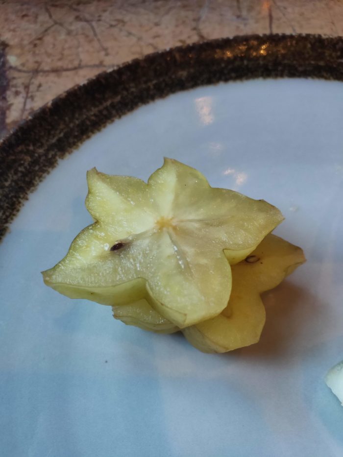 ビュッフェからとってきた食べ物たち