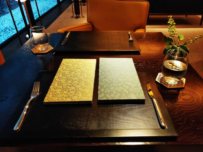 ラウンジ奥から見たパークハイアット京都の様子