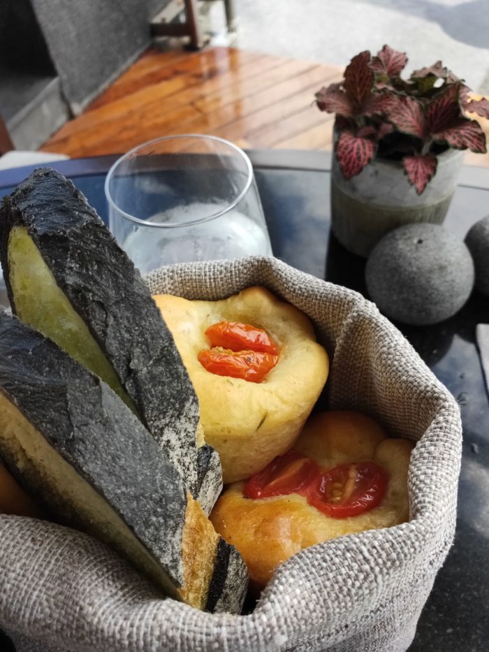 付け合わせのパン