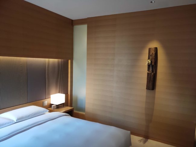 ベッドルーム＆デスク周り