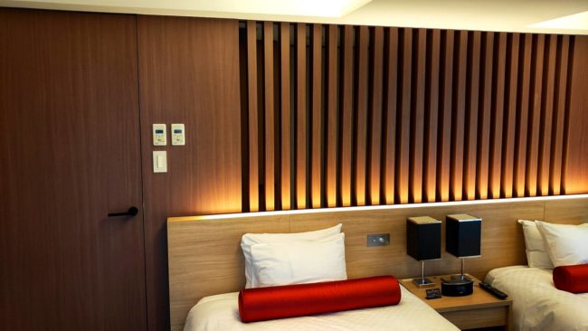 窓側から見たベッド