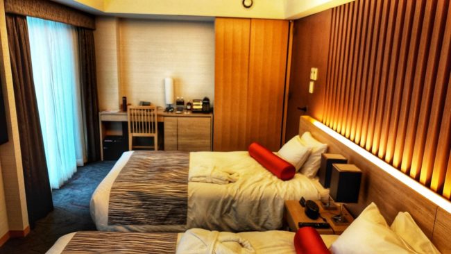 ソファ側から見たベッド