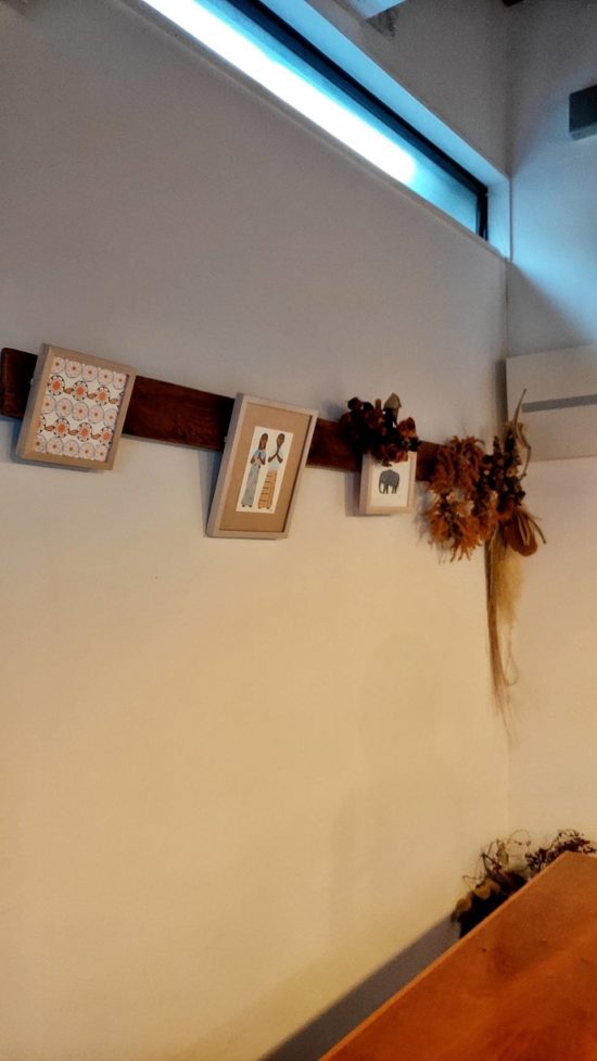 hariのシナモンロール店内