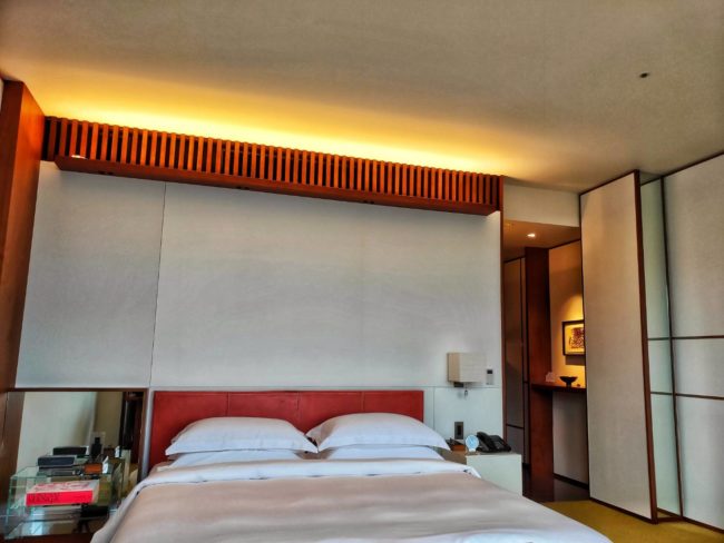 窓側からみた部屋