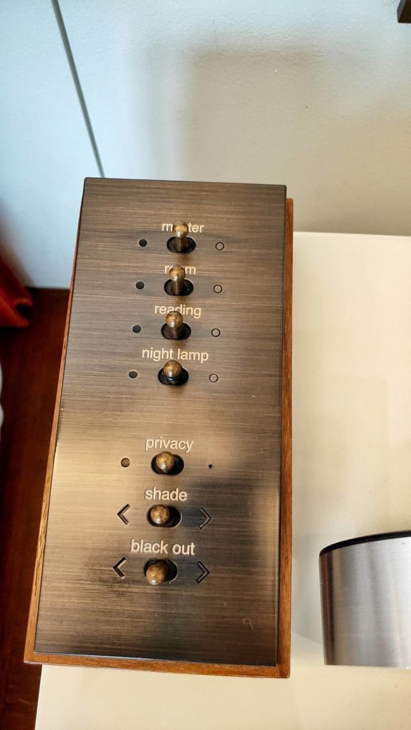 カーテンの開け閉め