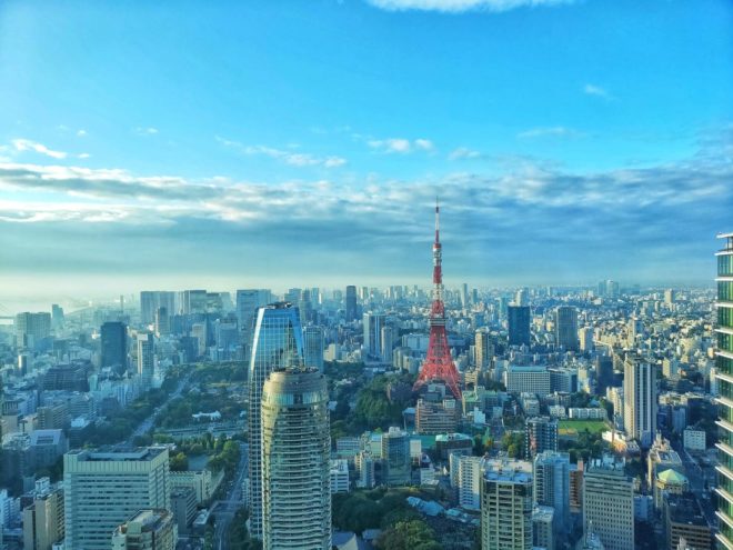 朝の東京タワー