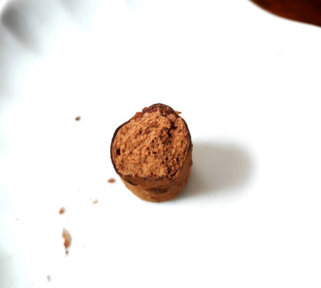 トリュフ・オ・ショコラの食感はムース