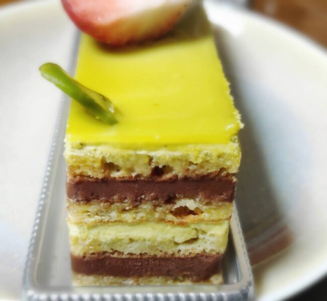 ピスタチオとチョコレートのケーキ