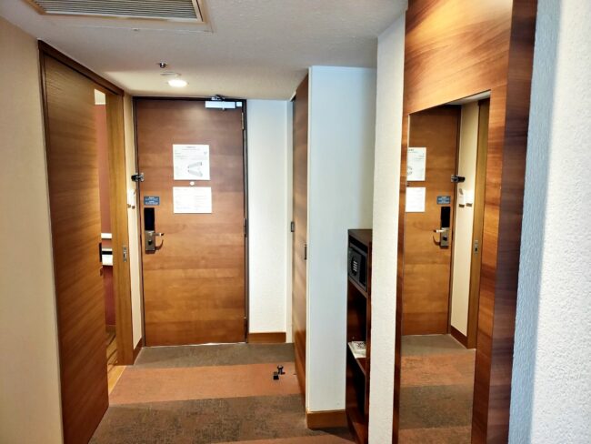 玄関入って左は大きめのクローゼット