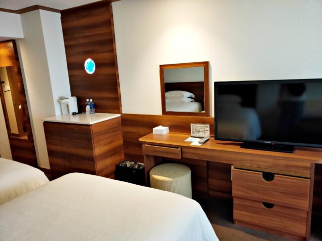 部屋でもメイクなど可能なデスク